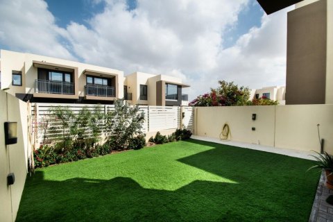 Снять в аренду виллу в Дубай Хилс Эстейт, Дубай: 3 спальни, 193.8м², № 77261 - фото 16