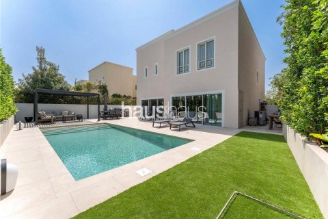 Villa in The Lakes, Dubai 4 bedrooms, 315 sq.m. № 44025 - photo 2