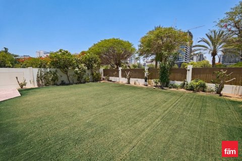 Вилла в Дубае, 4 спальни, 501.5м², № 110661