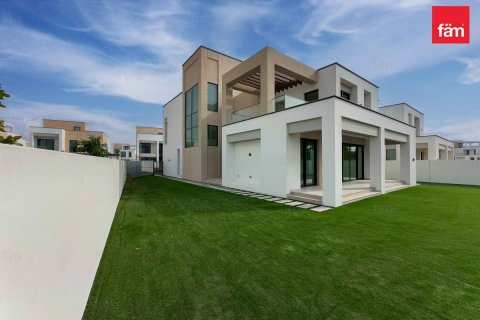 Villa en Dubai, 4 dormitorios, 504.7 m², № 77940 - foto 1