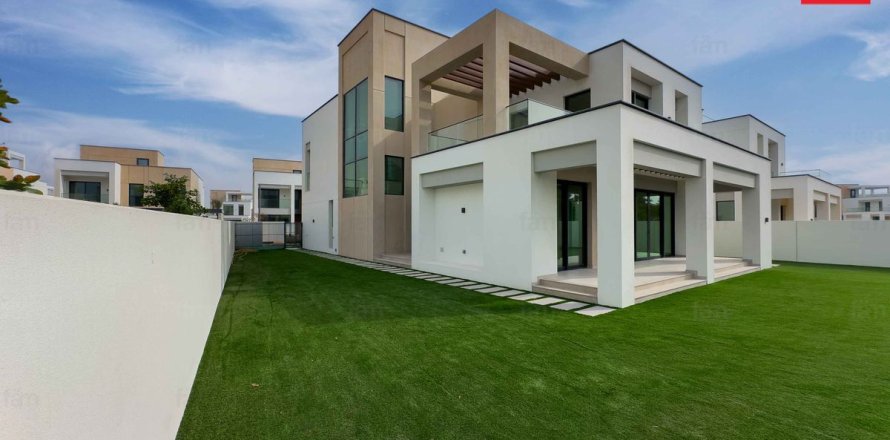 Villa en Dubai, 4 dormitorios, 504.7 m², № 77940