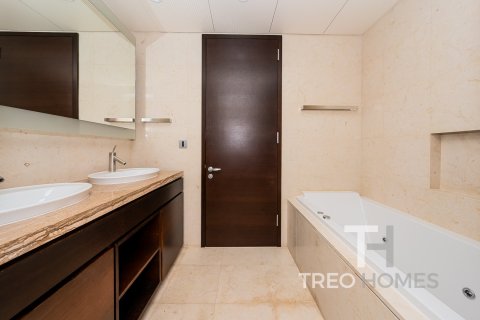 Apartment in Burj Khalifa, Dubai 2 bedrooms, 191 sq.m. № 13390 - photo 13