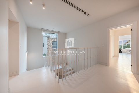 Снять в аренду виллу в Fire, Джумейра Гольф Эстейтс, Дубай: 5 спален, 881м², № 73581 - фото 10