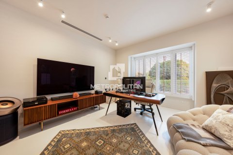 Снять в аренду виллу в Fire, Джумейра Гольф Эстейтс, Дубай: 5 спален, 881м², № 73581 - фото 2