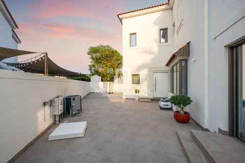 Снять в аренду виллу в Fire, Джумейра Гольф Эстейтс, Дубай: 5 спален, 881м², № 73581 - фото 14