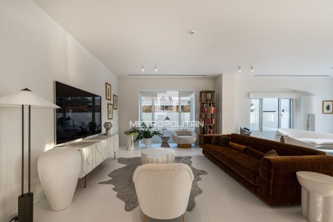 Снять в аренду виллу в Fire, Джумейра Гольф Эстейтс, Дубай: 5 спален, 881м², № 73581 - фото 3