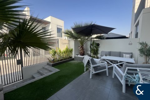 Villa in Sun, Arabian Ranches 3, Dubai 3 bedrooms, 129 sq.m. № 76228 - photo 11