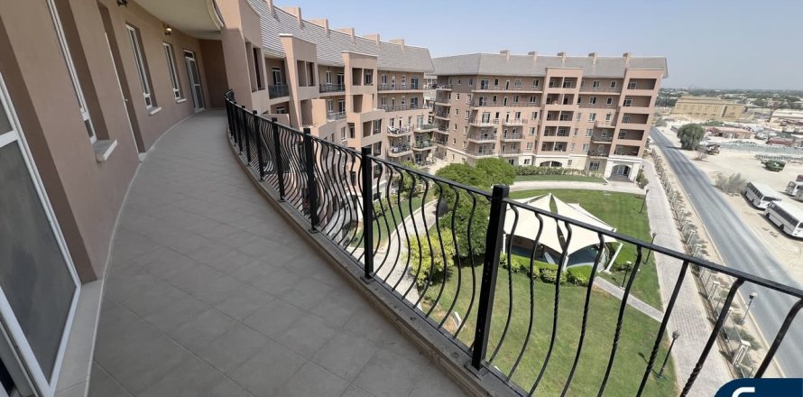 Квартира в Motor City, Дубай, 3 спальни, 196м², № 76200