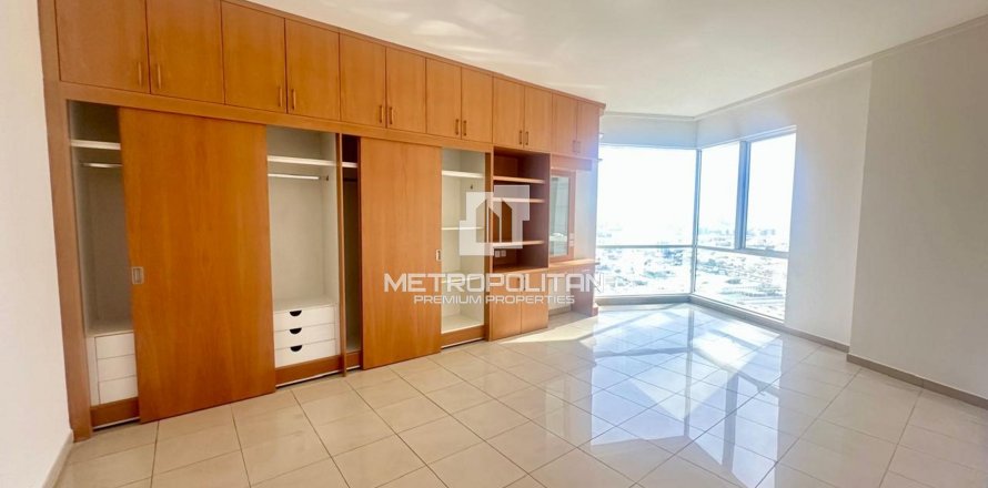 Appartement à Sheikh Zayed Road, Dubai, 2 chambres, 224 m², № 15496
