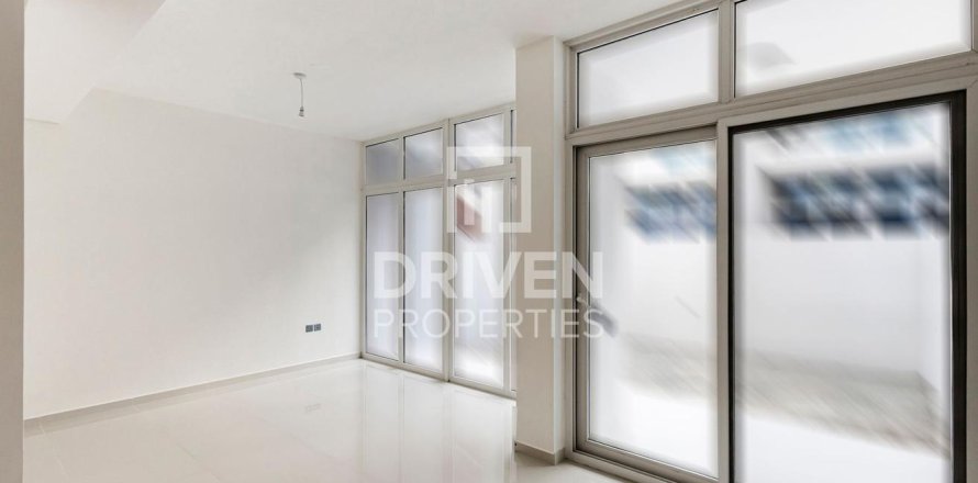 Таунхаус в Дубае, 3 спальни, 112.23м², № 127674