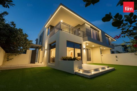 Villa in Dubai Hills Estate, Dubai 5 bedrooms, 305.8 sq.m. № 77788 - photo 1