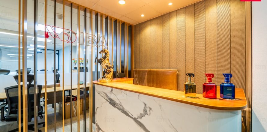 Oficina en Dubai, 118 m², № 94692