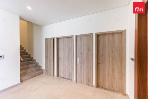 Villa in Dubai 4 bedrooms, 304.6 sq.m. № 40271 - photo 8