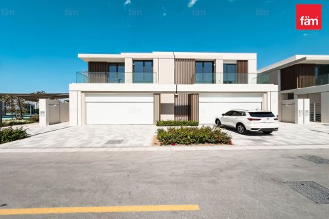 Villa in Dubai 4 bedrooms, 304.6 sq.m. № 40271 - photo 1