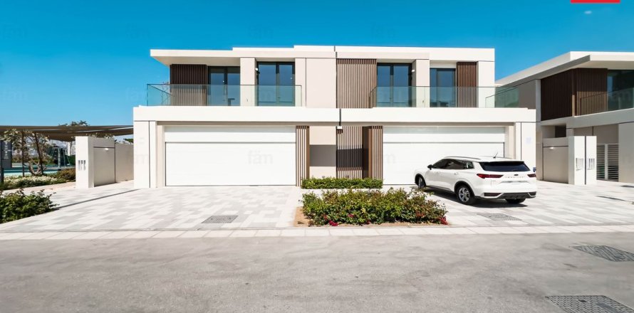 Villa in Dubai 4 bedrooms, 304.6 sq.m. № 40271