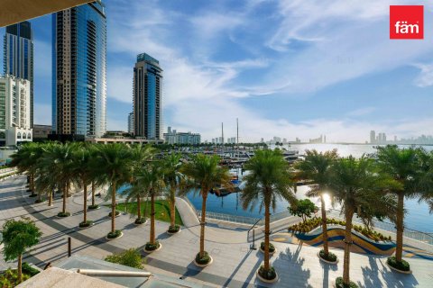 Appartement à Dubai, 2 chambres, 191.9 m², № 70495