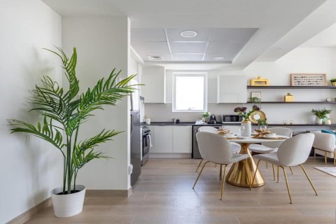Apartment in BLOOM TOWERS in Jumeirah Village Circle, Dubai studio, 61 sq.m. № 29883 - photo 1