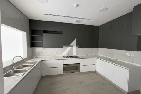 Villa in Dubai 4 bedrooms, 218.1 sq.m. № 42469 - photo 5