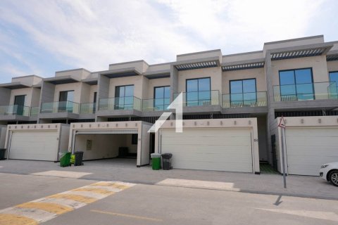 Villa in Dubai 4 bedrooms, 218.1 sq.m. № 42469 - photo 1