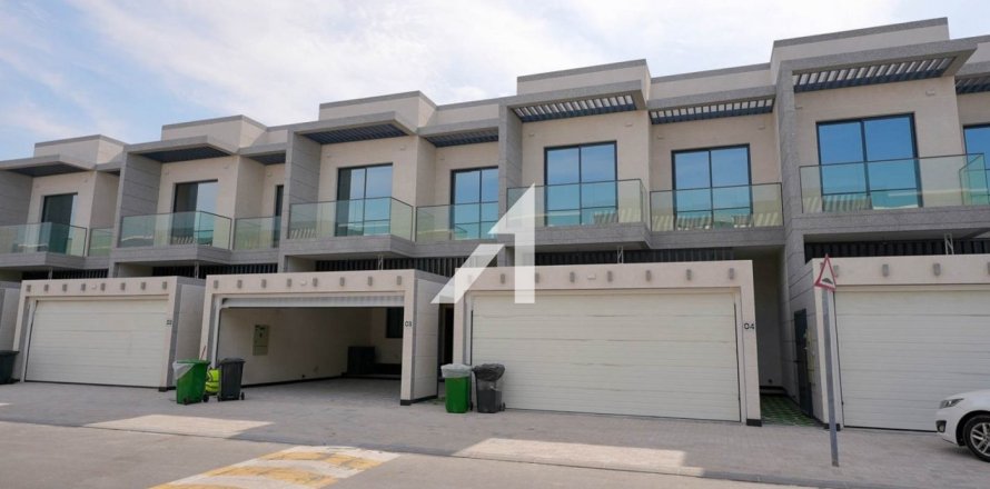 Villa in Dubai 4 bedrooms, 218.1 sq.m. № 42469