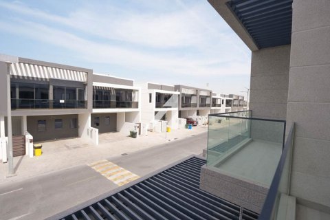 Villa in Dubai 4 bedrooms, 218.1 sq.m. № 42469 - photo 2