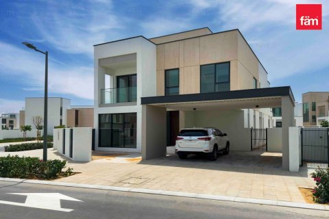 Снять в аренду виллу в Дубае: 4 спальни, 549.8м², № 50804 - фото 1