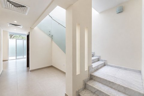 Adosado en Dubai, 3 dormitorios, 278.6 m², № 141980 - foto 5