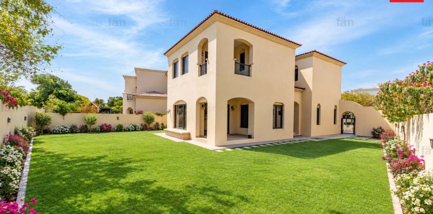 Villa in Dubai 4 bedrooms, 578.7 sq.m. № 141976
