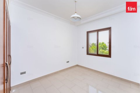 Villa in Dubai 4 bedrooms, 578.7 sq.m. № 141976 - photo 20