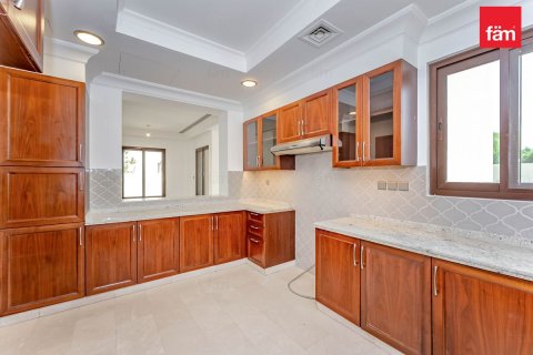 Villa in Dubai 4 bedrooms, 578.7 sq.m. № 141976 - photo 8
