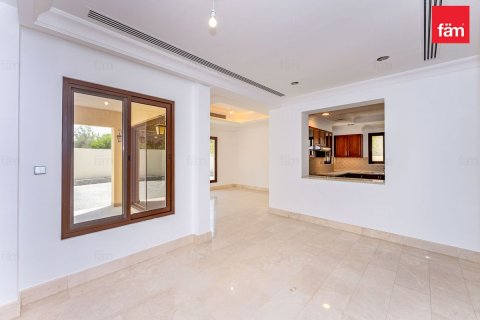 Villa in Dubai 4 bedrooms, 578.7 sq.m. № 141976 - photo 6