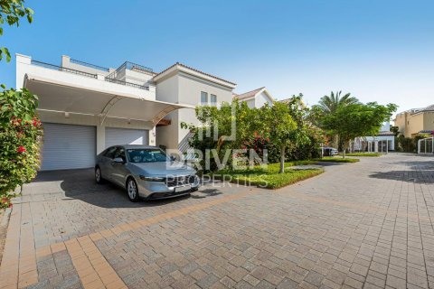 فيلا في فيلات, دبي 5 غرف نوم , 585 م² رقم 86272