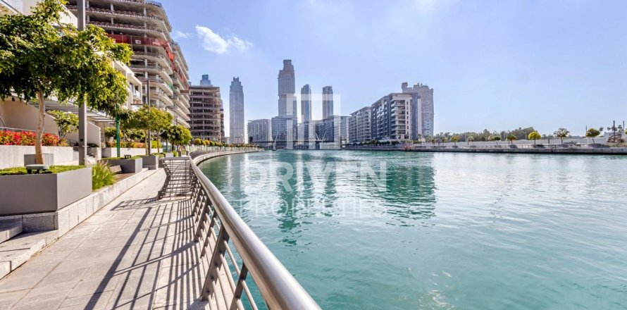 Квартира в Аль-Васле, Дубай, 3 спальни, 290м², № 86478