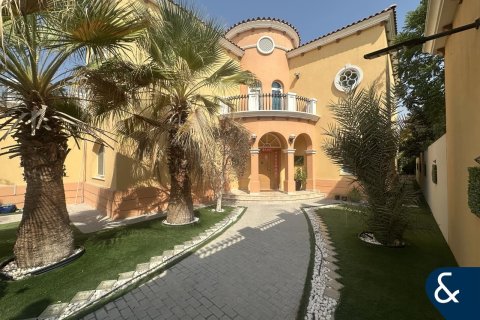 Villa en Legacy, Jumeirah Park, Dubai, 5 dormitorios, 509 m², № 76730 - foto 1