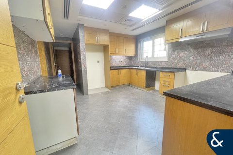 Villa en Legacy, Jumeirah Park, Dubai, 5 dormitorios, 509 m², № 76730 - foto 7