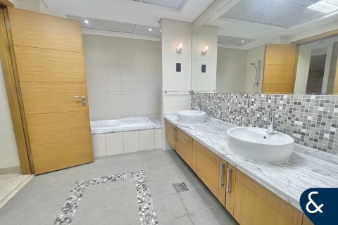 Villa en Legacy, Jumeirah Park, Dubai, 5 dormitorios, 509 m², № 76730 - foto 19