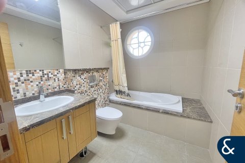 Villa en Legacy, Jumeirah Park, Dubai, 5 dormitorios, 509 m², № 76730 - foto 14