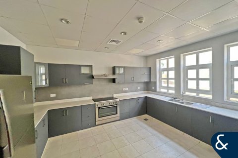 Villa en The Villa, Dubai, 5 dormitorios, 570 m², № 76728 - foto 3