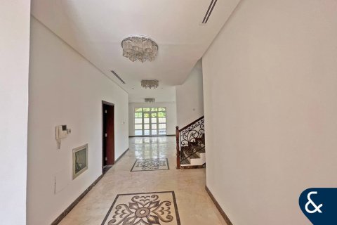 Villa en The Villa, Dubai, 5 dormitorios, 570 m², № 76728 - foto 2