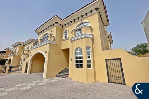 Villa en The Villa, Dubai, 5 dormitorios, 570 m², № 76728 - foto 1
