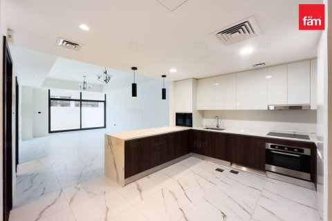 Villa in Dubai 4 bedrooms, 293.8 sq.m. № 83505 - photo 2