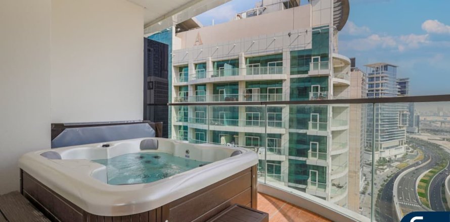 Apartment in Business Bay, Dubai 1 bedroom, 107 sq.m. № 74990