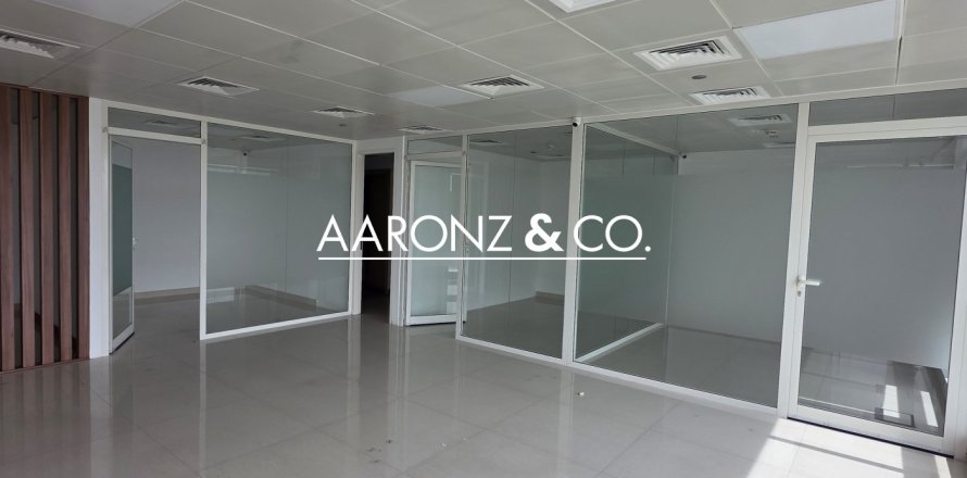 Bureau à Jumeirah Lake Towers, Dubai, 102 m², № 100481