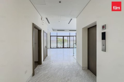 Villa in Dubai 4 bedrooms, 570 sq.m. № 23589 - photo 8