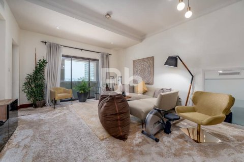 Снять в аренду квартиру в Пальме Джумейре, Дубай: 1 спальня, 120м², № 21408 - фото 1