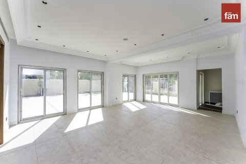 Купить виллу в Дубае: 5 спален, 634.4м², № 71866 - фото 2