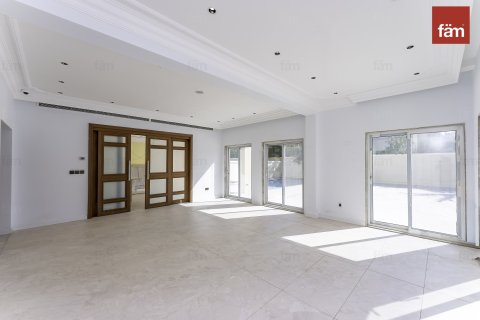 Купить виллу в Дубае: 5 спален, 634.4м², № 71866 - фото 5