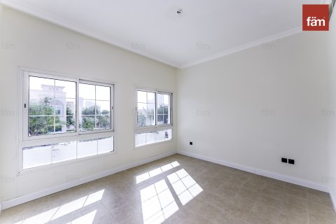 Купить виллу в Дубае: 5 спален, 634.4м², № 71866 - фото 18