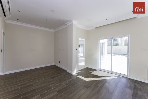 Купить виллу в Дубае: 5 спален, 634.4м², № 71866 - фото 7