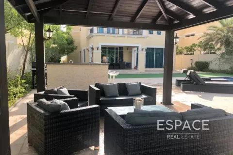 Villa à Legacy Nova Villas, Jumeirah Park, Dubai, 4 chambres, 455 m², № 62229 - photo 2